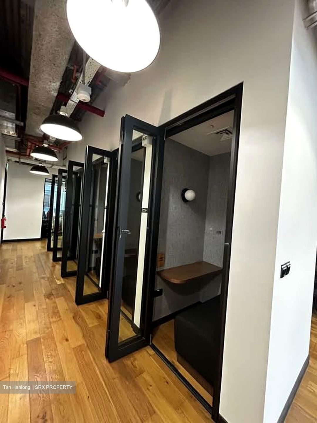 UE Square (D9), Office #558228271